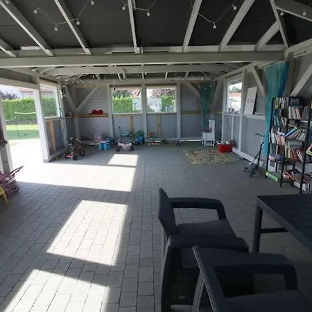 With 2 Bedrooms In * 里沃