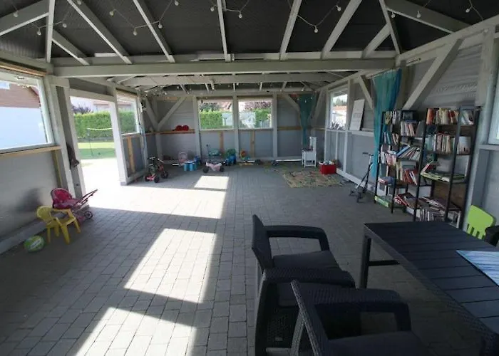 With 2 Bedrooms In * Rewal